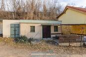 Prodej vinného sklepa Dobšice u Znojma, lisovna 25 m2, vybavení, pergola, 104 m2 pozemek, cena 990000 CZK / objekt, nabízí Nemovitosti Znojmo s.r.o.