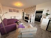 Pronájem vybaveného bytu 3+1, 74 m2, balkon, sklení kóje Hevlín, cena 15700 CZK / objekt / měsíc, nabízí Nemovitosti Znojmo s.r.o.