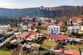 Rodinný dům s garáží a zahradou, pozemek 553 m2, a úžasný výhled na zámek - Vranov nad Dyjí, cena 4990000 CZK / objekt, nabízí Nemovitosti Znojmo s.r.o.