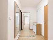 Pronájem bytu 3+1, 75 m2, balkon, parkování u domu, sklepní kóje, klidná lokalita Přímětice Znojmo, cena 15000 CZK / objekt / měsíc, nabízí 