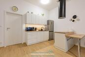 Pronájem zrekonstruovaného bytu 1+kk, 34m2, Mariánské nám., Znojmo, cena 10000 CZK / objekt / měsíc, nabízí 