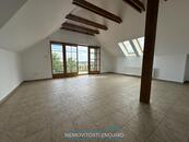 Pronájem nadstandardního bytu 3+1, 130m2, terasa, ul. Na Bojišti, Znojmo, cena 15000 CZK / objekt / měsíc, nabízí 