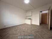 Pronájem bytu 1+kk, 20m2, po rekonstrukci, ul. Holandská, Znojmo, cena 7670 CZK / objekt / měsíc, nabízí 