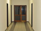 Samostatná kancelář 13,6 m2 v administrativní budově, P9 - Běchovice, cena 2815 CZK / objekt / měsíc, nabízí 