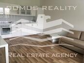 Velmi pěkný byt 2+kk-51 m2 po rekonstrukci se nachází ve 2 patře cihlového domu s výheldem do zaha, cena 16000 CZK / objekt / měsíc, nabízí 