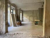 K dlouhodobému pronájmu nabízíme obchodní prostor ve stavu "shell & core" v historickém cent, cena 120000 CZK / objekt / měsíc, nabízí 