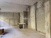 K dlouhodobému pronájmu nabízíme obchodní prostor ve stavu "shell & core" v historickém cent, cena 120000 CZK / objekt / měsíc, nabízí 