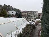 Pronájem samostatného rodinného domu 6+1 s bazénem a saunou možnost dvougeneračního bydlení., cena 35000 CZK / objekt / měsíc, nabízí Domus Reality