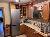 Pronájem samostatného rodinného domu 6+1 s bazénem a saunou možnost dvougeneračního bydlení., cena 35000 CZK / objekt / měsíc, nabízí 