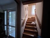 Pronájem samostatného rodinného domu 6+1 s bazénem a saunou možnost dvougeneračního bydlení., cena 35000 CZK / objekt / měsíc, nabízí 