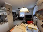 Pronájem samostatného rodinného domu 6+1 s bazénem a saunou možnost dvougeneračního bydlení., cena 35000 CZK / objekt / měsíc, nabízí Domus Reality