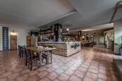 Přenechání pronájmu zavedené restaurace 610 m2, Praha 4, cena 72450 CZK / objekt / měsíc, nabízí Mgr. Jindřich Svoboda