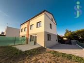Prodej poloviny dvojdomu 4+kk, 112 m2 - Praha - Ďáblice, Zářijová, cena 17036200 CZK / objekt, nabízí Mgr. Jindřich Svoboda