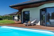 Luxusní rodinný dům 6+kk s bazénem a dvojgaráží, Trnová u Prahy., cena 22490000 CZK / objekt, nabízí Real Agency 360