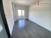 Pronájem kanceláře, Hranice, ul. Tř. 1. máje, 45 m2, cena 7000 CZK / objekt / měsíc, nabízí 