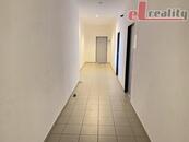 Pronájem kanceláře, Hranice, ul. Tř. 1. máje, 45 m2, cena 8000 CZK / objekt / měsíc, nabízí elreality, s.r.o.