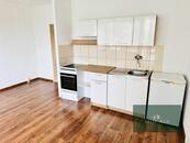 Pronájem zrekonstruovaného bytu 1kk se zasklenou lodžií, 1.patro, Sokolovská, Plzeň, cena 13000 CZK / objekt / měsíc, nabízí 