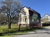 Prodám dvougenerační rodinný dům na hezkém místě s další samostatnou garáží a velkým pozemkem, cena cena v RK, nabízí TITI Reality