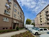 Pronájem prostorného bytu 2+1 o výměře 70 m v centru Hradce Králové Břetislavova, cena 16500 CZK / objekt / měsíc, nabízí 
