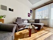 Pronájem světlého bytu o dispozici 2+1 s balkonem a sklepem v klidné části Opočna, cena 12500 CZK / objekt / měsíc, nabízí 