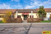Šanov u Znojma, k bydlení i k podnikání, restaurace,dvorek - rodinný dům, cena 3499000 CZK / objekt, nabízí 