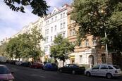 Pronájem zrekonstruovaného bytu 2+1, 2. patro, Praha 10, ulice 28. pluku, cena 25000 CZK / objekt / měsíc, nabízí Michal Němeček