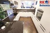 Prodej RD 5kk 184m2, garáž, Újezd nad Lesy, ul. Lutínská, bazén zahradní domek, zimní zahrada, cena 16990000 CZK / objekt, nabízí RK BOHEMIA s.r.o.