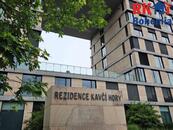Pronájem moderního a nadstandardního bytu 2+kk, 39m2 s garáží, sklepem 9m2 v rezidenci Kavčí Hory, cena 23500 CZK / objekt / měsíc, nabízí 