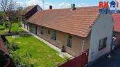 Rodinný dům s velkým potenciálem rekonstrukce a půdní vestavby - Velké Chvalovice, pozemek 688 m2, cena 4990000 CZK / objekt, nabízí RK BOHEMIA s.r.o.