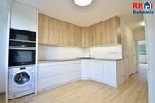 Pronájem bytu 3+1 s lodžií, 75m² - Praha, Modřany, cena 26900 CZK / objekt / měsíc, nabízí RK BOHEMIA s.r.o.