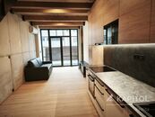 Pronájem industriálního 3+kk s předzahrádkou, cena 30000 CZK / objekt / měsíc, nabízí KAPITOL Reality