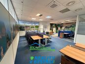 Pronájem kanceláře/obchodního prostoru 77 m2 Brno - Bystrc, ul. Kubíčkova OC Max, cena 15980 CZK / objekt / měsíc, nabízí Reality v Bystrci s.r.o.