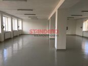 Pronájem haly a kanceláří se sociálním zařízením, cena 37125 CZK / objekt / měsíc, nabízí Standard Nemovitosti s.r.o.