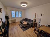 Pronájem světlého bytu 2+1, 51 m ,panel, 3.patro Praha 3, K Lučinám , cena 22900 CZK / objekt / měsíc, nabízí RK Reality JJ