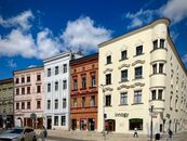 Pronájem podkrovního mezonetového bytu na Masarykově náměstí v Jihlavě, cena 16000 CZK / objekt / měsíc, nabízí Realitní kancelář MICHÁLEK & PARTNERS