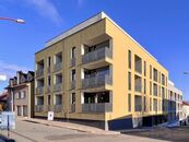 Pronájem bytu 1+kk s lodžií a garážovým stáním se skladem v Třebíči, cena 12000 CZK / objekt / měsíc, nabízí 
