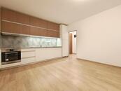 Pronájem bytu 2+kk, 30 m2, 2. NP, ul. Seifertova, Krnov, cena 7800 CZK / objekt / měsíc, nabízí 