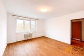Prostorný byt 1+1 32m2 po rekonstrukci ve zděném bytovém domě , cena 11000 CZK / objekt / měsíc, nabízí 