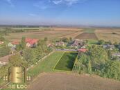 Pozemek 909 m2 Králova Lhota ( Hradec Králové 12km, D11 Smiřice 12 km, Pardubice 36 km, Praha 116km), cena 3300000 CZK / objekt, nabízí