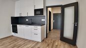 Pronájem bytu 1+kk s balkonem 41 m2, Gerstelova, Praha 9 - Vysočany, cena 19000 CZK / objekt / měsíc, nabízí 