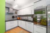 Prodej bytu 2+kk 61,5 m2 se sklepem, terasou 6 m2, přezhrádka 45 m2 Praha 10 Pitkovice, cena 9840000 CZK / objekt, nabízí