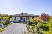Prodej RD novostavba 4+kk 142 m2, pozemek 1 161 m2, terasa, garážové stání, bazén., cena 9250000 CZK / objekt, nabízí 