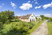 Prodej rodinného domu v obci Řeřichy pozemek 1355m2 ke kompletní rekonstrukci, popř. k výstavbě nového RD. IS, voda, elektřina., cena 1790000 CZK / objekt, nabízí 