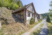 Prodej RD - roubenka 3+kk/zastavěná plocha 195 m2/garáž, všechny sítě, pozemek 1 087 m2., cena 1290000 CZK / objekt, nabízí 
