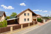 Prodej RD 6+kk / 2x balkon, vnitřní bazén, garáž, terasa, pozemek 655 m2, Zlatníky, Praha-západ, cena 23350000 CZK / objekt, nabízí 