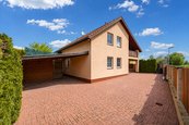 Prodej RD 6+kk / 2x balkon, vnitřní bazén, garáž, terasa, pozemek 655 m2, Zlatníky, Praha-západ, cena 23350000 CZK / objekt, nabízí AKTIVA DEVELOPMENT, s.r.o.