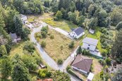 Prodej stavebního pozemku 1.200 m2 Božkov u Mnichovic, voda, elektřina, plyn, kanalizace. Ihned k výstavbě !, cena 7995000 CZK / objekt, nabízí AKTIVA DEVELOPMENT, s.r.o.
