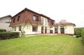 Pronájem rodinného domu 7+1, 365 m2 Praha 6 - Nebušice s vnitřním bazénem, cena 79000 CZK / objekt / měsíc, nabízí 