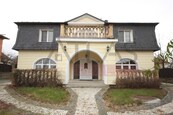 Pronájem rodinného 6+1 domu Praha 6 Nebušice, cena 89900 CZK / objekt / měsíc, nabízí ATLAS reality