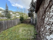 Exkluzivní pronájem bytu 4+ kk, 120m2 s terasou, zahradou a přímým vstupem z garáže, cena 46000 CZK / objekt / měsíc, nabízí Bohemian Estates International s.r.o.